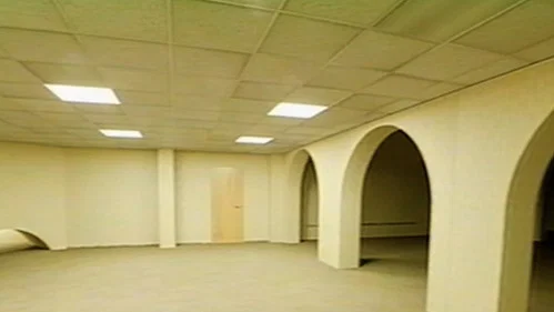 Backdrop do filme: Backrooms: Um Não-Lugar