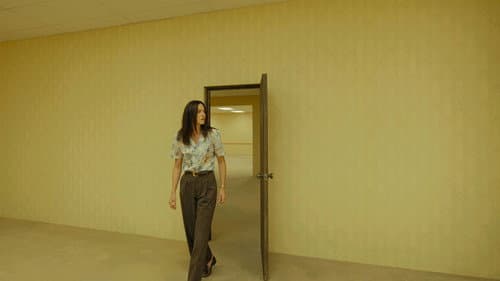 Backdrop do filme: Backrooms: Um Não-Lugar