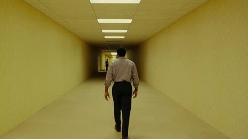 Backdrop do filme: Backrooms: Um Não-Lugar