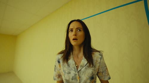 Backdrop do filme: Backrooms: Um Não-Lugar