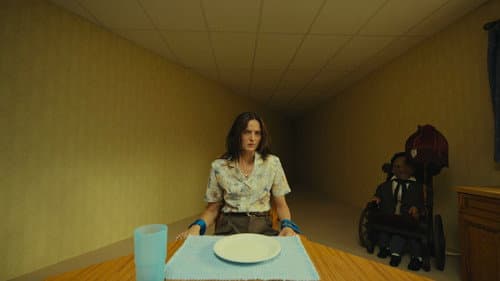 Backdrop do filme: Backrooms: Um Não-Lugar